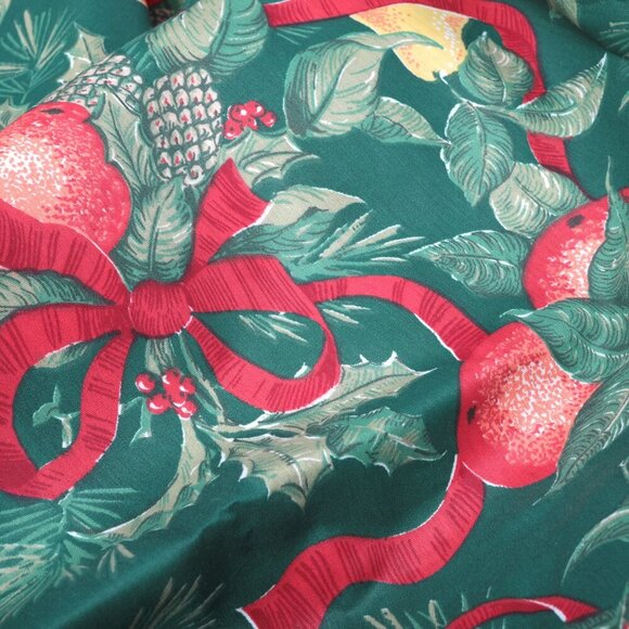 Christmas Fabric 61x94" Tablecloth Crafting Sewing Holiday Festive Berries Holly - Picture 4 of 6